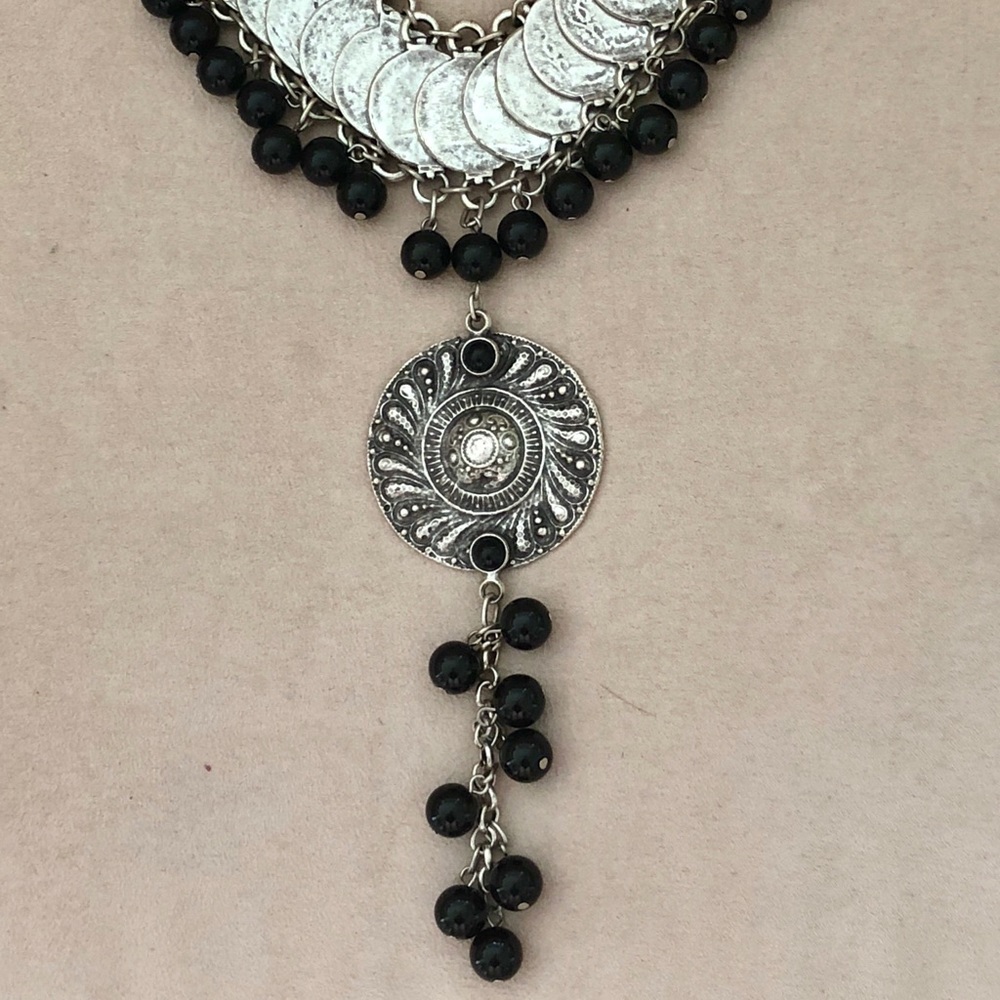 Boho Chic Statement Like The Countess - image 3